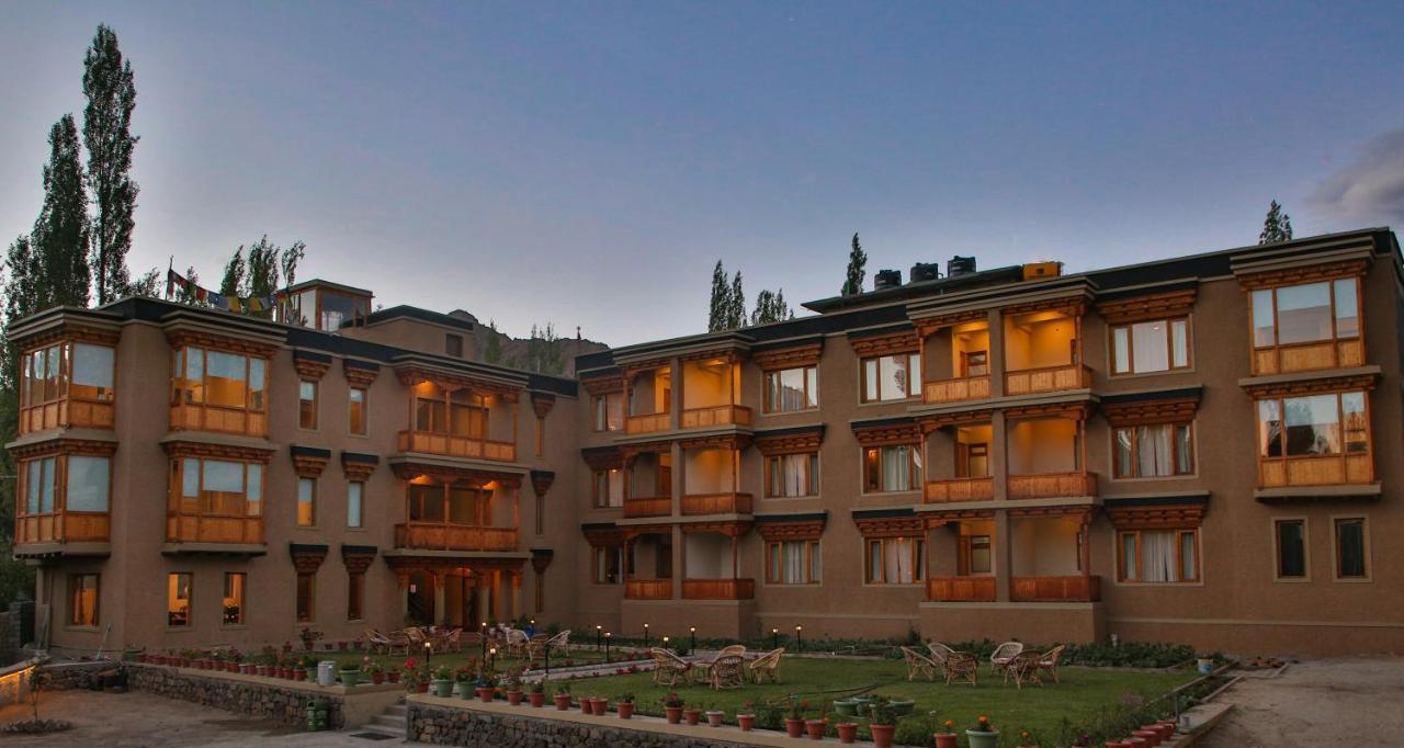 The Saraha Hotel Leh Bagian luar foto