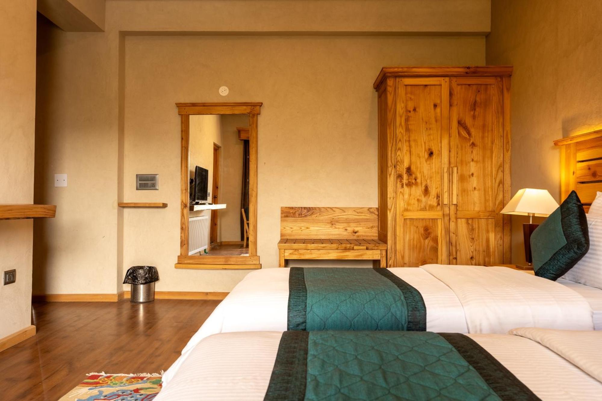 The Saraha Hotel Leh Bagian luar foto
