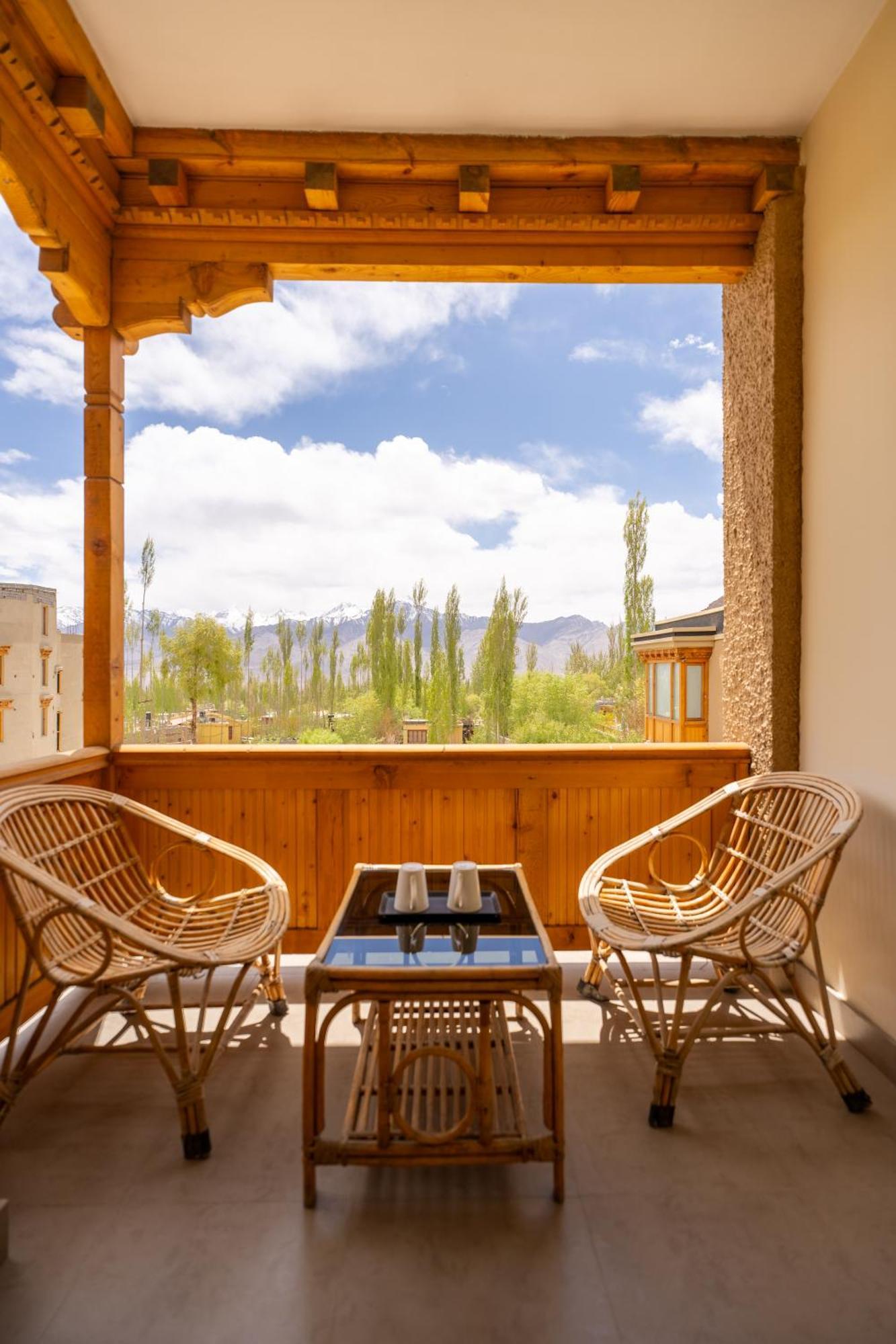The Saraha Hotel Leh Bagian luar foto