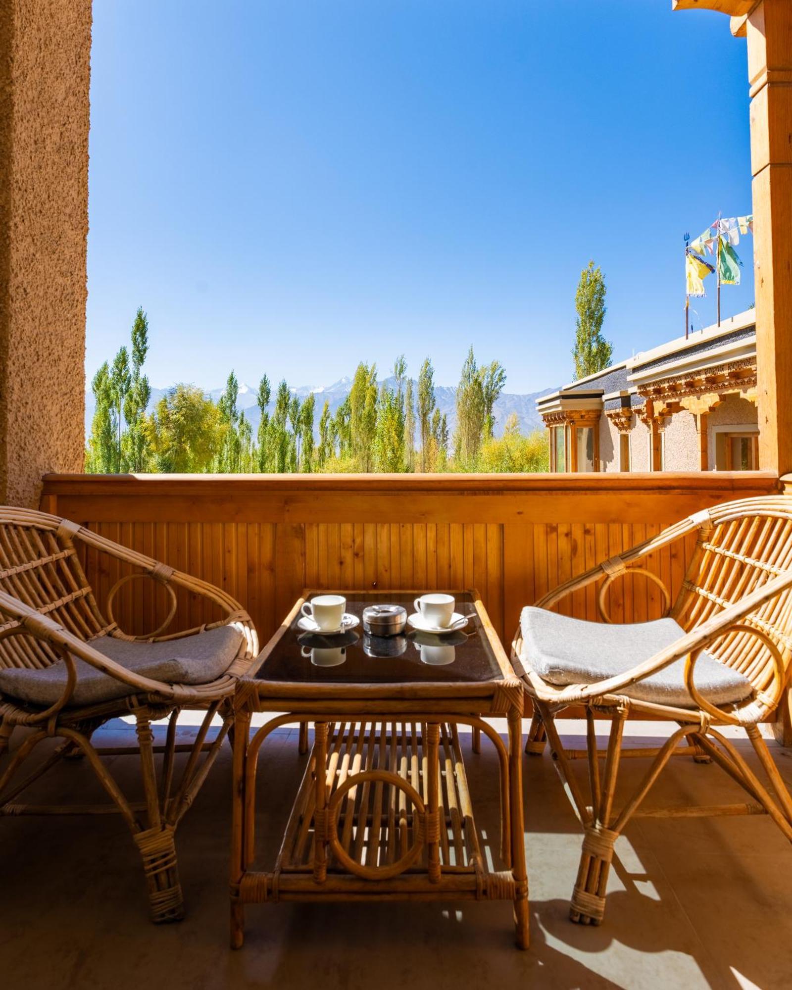 The Saraha Hotel Leh Bagian luar foto