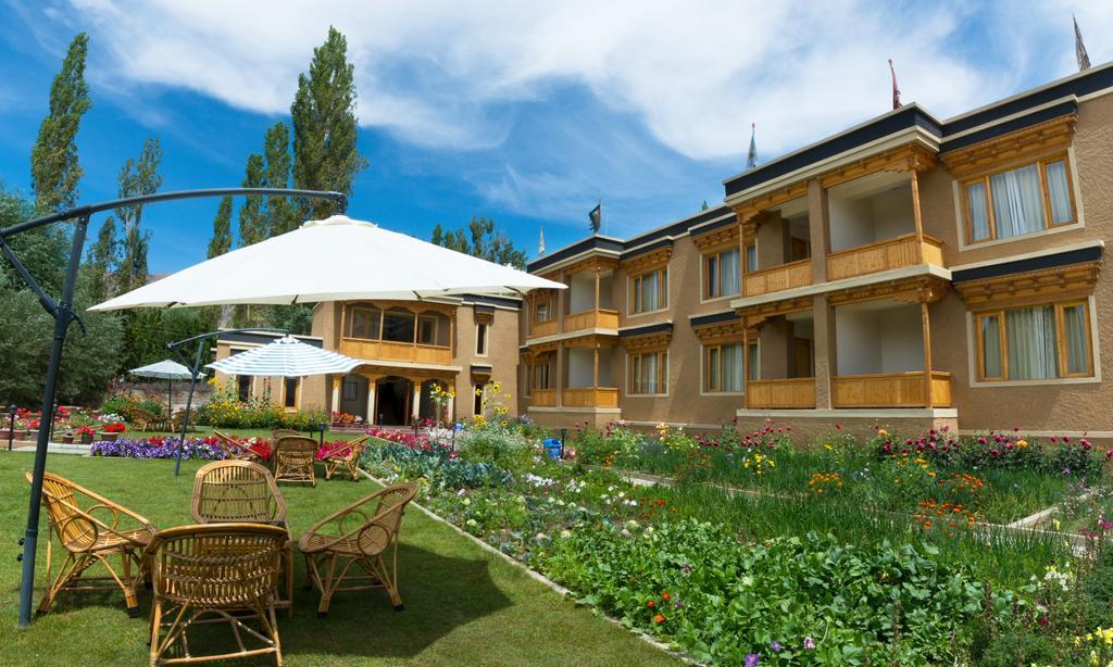 The Saraha Hotel Leh Bagian luar foto