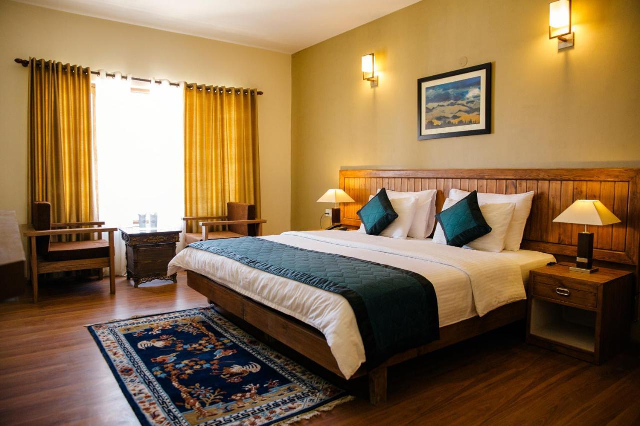 The Saraha Hotel Leh Bagian luar foto